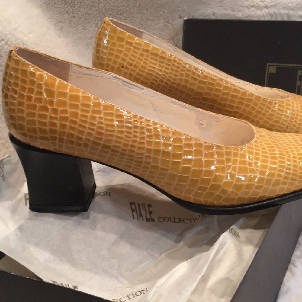 Shoes - Picture 3 of 7